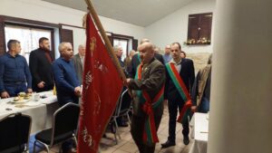 wprowadzenie Sztandaru Rejonowego Zrzeszenia Pszczelarzy w Jarocinie